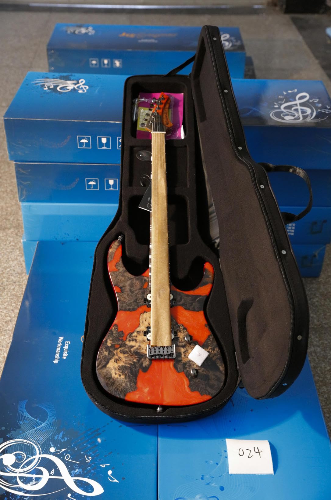 Amazon.com: Leo Jaymz Electric Guitar Hurricane Deluxe See What